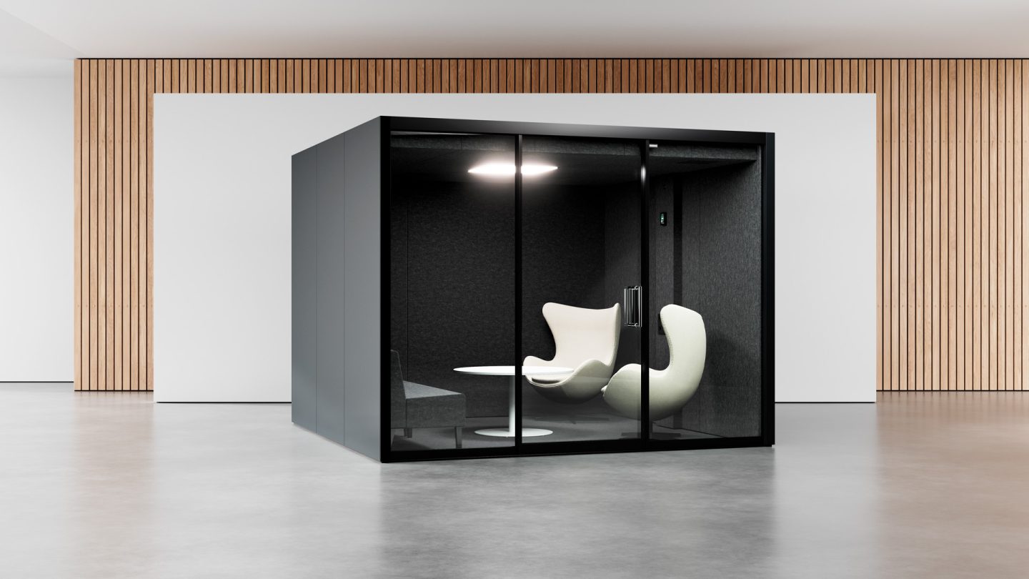 VETROSPACE-XL-soundproof-lounge-meeting-pod-room-with-background-in-angle-full-screen-images-1920x1280-1